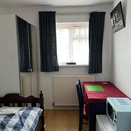 Comfortable Single Bedroom With Free On Site Parking Kingston upon Thames  Zewnętrze zdjęcie
