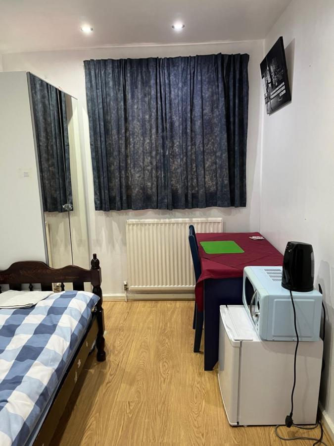 Comfortable Single Bedroom With Free On Site Parking Kingston upon Thames  Zewnętrze zdjęcie