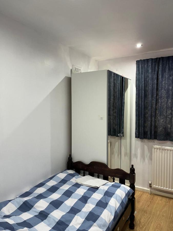 Comfortable Single Bedroom With Free On Site Parking Kingston upon Thames  Zewnętrze zdjęcie